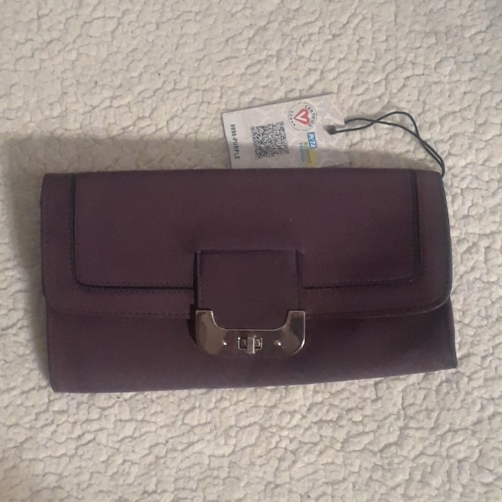 😁Sold2 for $6.00 Box and Bundle Purse and Clutch - Picture 3 of 3